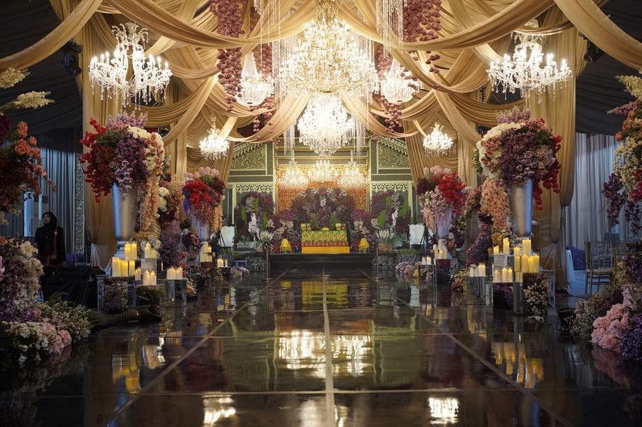 ByDaisy Luxury Wedding Stage and Lighting Decoration